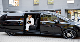 Top-rated van taxi for DIA airport in Cherry Hills Village, CO